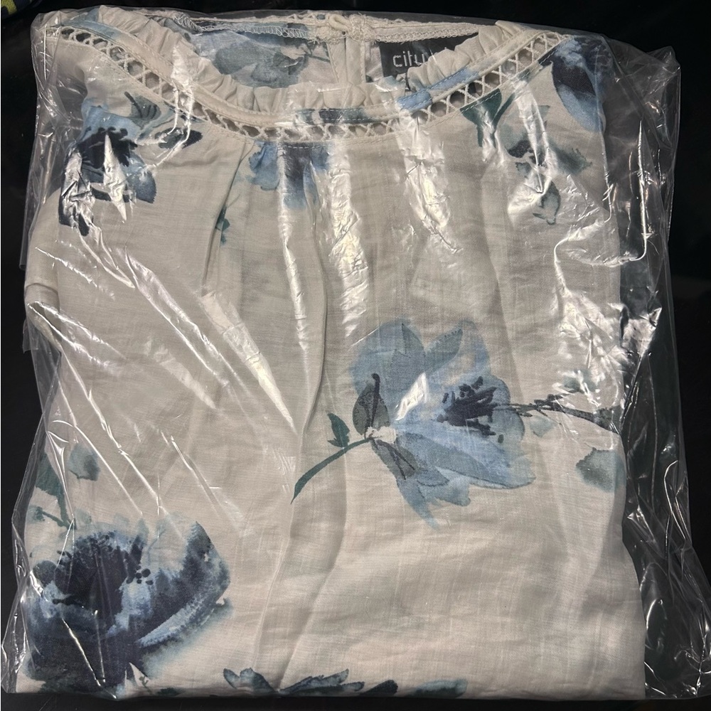 NWT Blue Floral Print Top - Picture 6 of 6